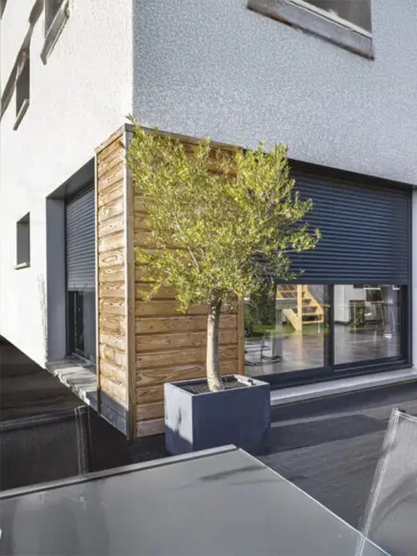 Aménagement extérieur terrasse avec menuiserie bois