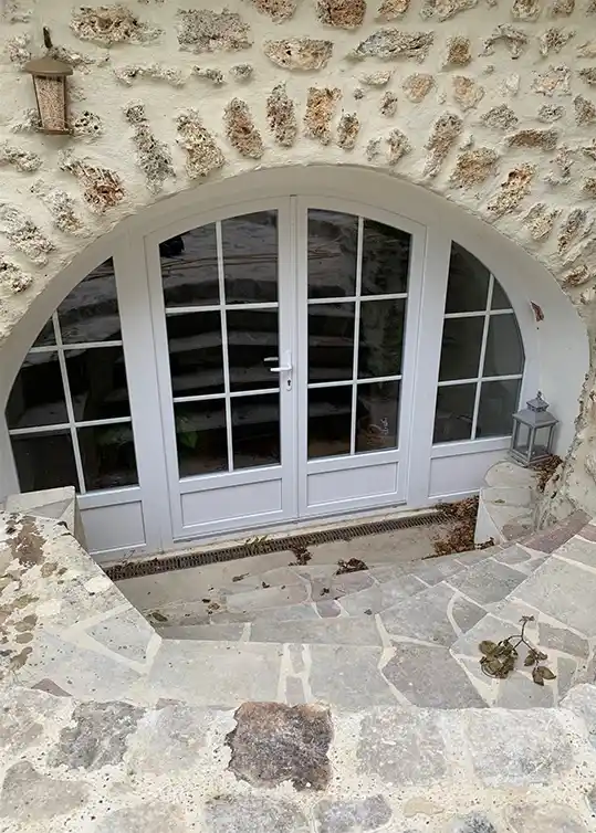 Fenêtre bois oeil de boeuf sur mesure